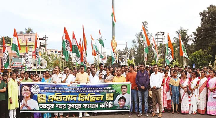 ভাষা আন্দোলনের মঞ্চ ভাঙার প্রতিবাদে তমলুকে তৃণমূলের মিছিল