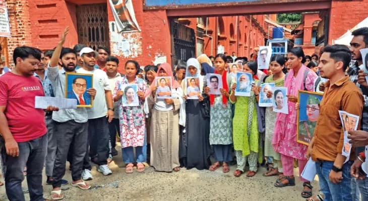 কলকাতায় সেনাবাহিনী মঞ্চ খুলে দেওয়ায় সরব চাঁচল কলেজ টিএমসিপি, বিক্ষোভ