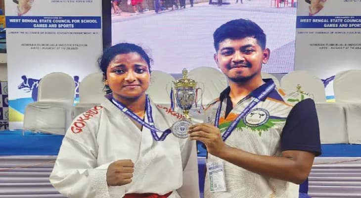 রাজ্যস্তরের ক্যারাটেতে রুপোর পদক পেল মুরারইয়ের দশম শ্রেণির ছাত্রী