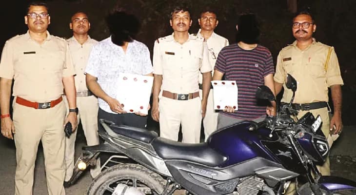 লালগোলায় ২৮০ গ্রাম হেরোইন সমেত ধরা পড়ল বাবা ও ছেলে