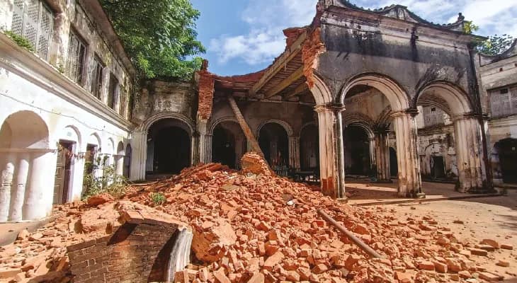 বর্ধমানে ঐতিহ্য সংস্কারে গাফিলতির জের, আচমকা ভেঙে পড়ল রাজবাড়ির নাট মন্দির