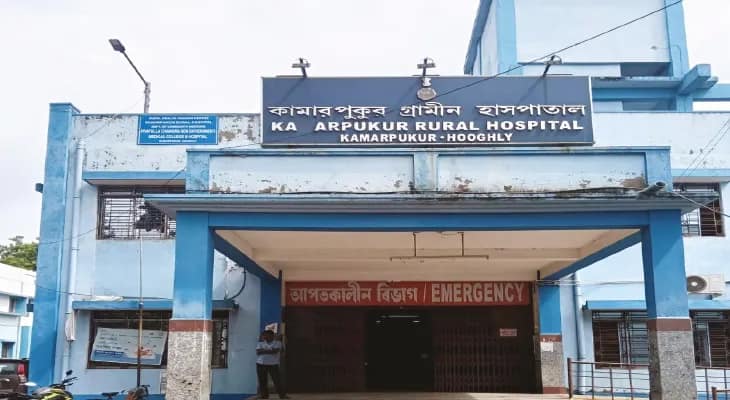 বিদ্যুতের অভাবে ব্যবহার হয় না ইন্ডোর ভবনের দ্বিতীয়তল, মেঝেতেই চিকিৎসা