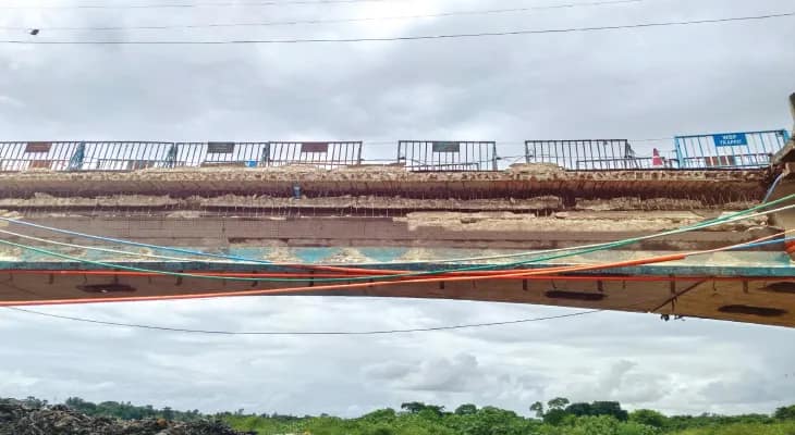 কাটা সার্ভিস চালিয়ে ক্ষতির অভিযোগ দ্বারকেশ্বর অস্থায়ী সেতুর দাবি বাস মালিকদের