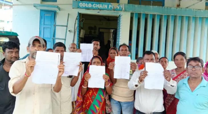 ১৪ মাসের সাম্মানিক বকেয়া, গ্রামীণ হাসপাতালে অস্থায়ী কর্মীদের বিক্ষোভ