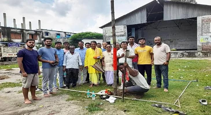 সাবেকিয়ানায় নজর কাড়ে চোপড়ার রবীন্দ্রনগর কলোনির দুর্গাপুজো