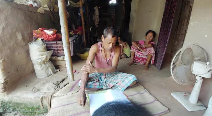 পুজোর আগে রিহার্সালে ব্যস্ত হরিরামপুরের হাতিডোবায় চণ্ডীমঙ্গল পালাগানের শিল্পীরা
