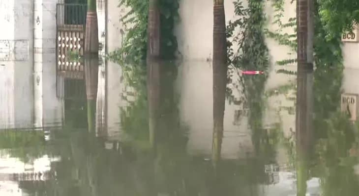 যমুনার জল প্রবেশ করায় দিল্লির সিভিল লাইনের একাধিক এলাকা জলমগ্ন