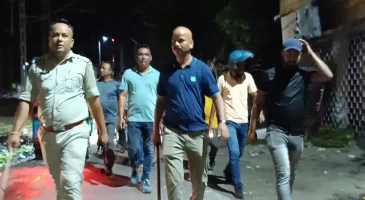 মাদকের বিরুদ্ধে অলআউট অভিযানে পুলিস, জলপাইগুড়ি টাউন স্টেশন চত্বরে নেশার ঠেক ভাঙতে রাতভর অভিযানে কোতোয়ালি থানা