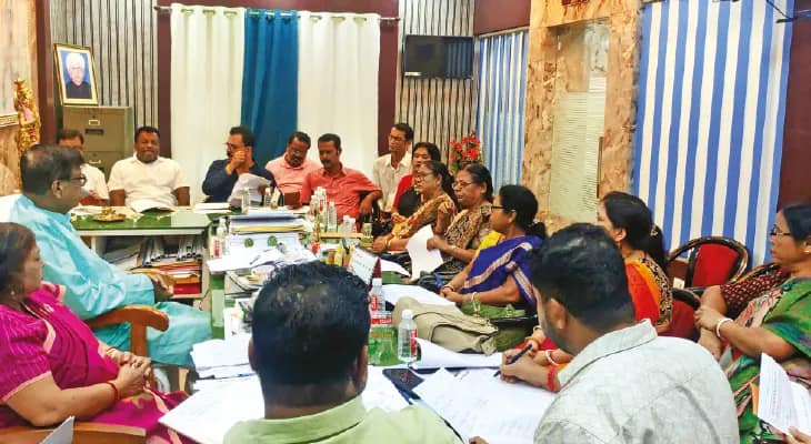 সব প্রতিষ্ঠানে বাংলায় বোর্ড আবশ্যিক কোচবিহারেও, সিদ্ধান্ত বোর্ড মিটিংয়ে