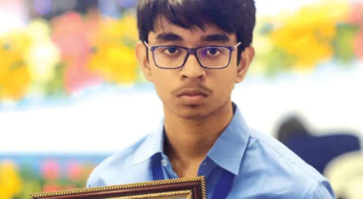 সংবর্ধনা ৩৮৭ কৃতী পড়ুয়াকে, ৭৩ জন শিক্ষক পেলেন শিক্ষারত্ন
