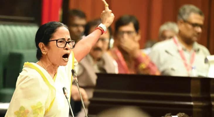 বিধানসভায় বেনজির ধুন্ধুমার, ওয়েলে মমতা, সাসপেন্ড ৫ বিজেপি বিধায়ক