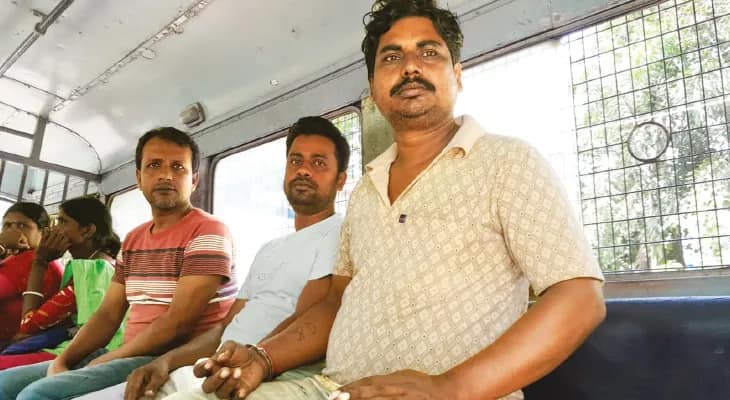 মেমারি, দেবীপুরে চার বস্তা লটারি বাজেয়াপ্ত, রাজস্ব না দিয়ে চলছিল বেআইনি কারবার