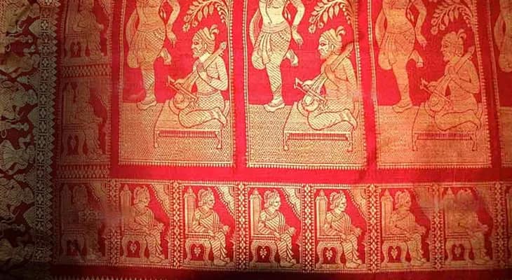 বালুচরির পীঠস্থান জিয়াগঞ্জের তাঁতিপাড়া পুজোয় জমজমাট
