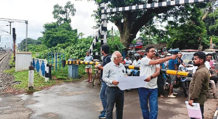 বেলদা ও নারায়ণগড়ে ৩টি নতুন উড়ালপুল নির্মাণের আগে রেল, রাজ্যের যৌথ পরিদর্শন