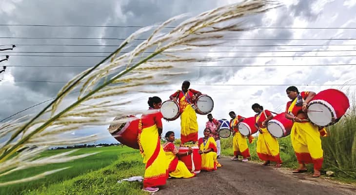 কলকাতায় পুজো মণ্ডপ মাতাবে সিউড়ির চাঙ্গুরিয়ার মহিলা ঢাকিরা