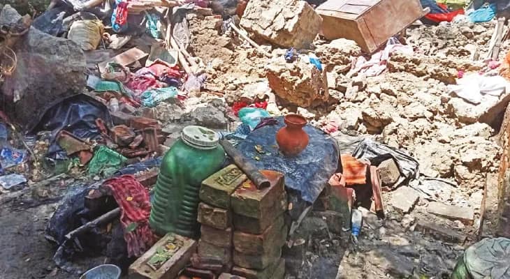 টানা বৃষ্টির জেরে ভেঙে পড়ল বাড়ি, ঘুমন্ত অবস্থায় মৃত্যু মা ও দুই মেয়ের