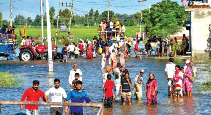 পাঞ্জাবের বন্যায় মৃত অন্তত ৪০, উদ্ধারে হকি খেলোয়াড়রাও