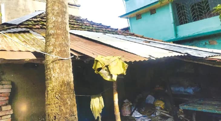 বিদ্যুতের মিটার বিকল, এক বছর  ধরে চড়া বিল মেটাল দুঃস্থ পরিবার