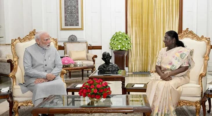 দিল্লিতে রাষ্ট্রপতি দ্রৌপদী মুর্মুর সঙ্গে দেখা করলেন প্রধানমন্ত্রী নরেন্দ্র মোদি