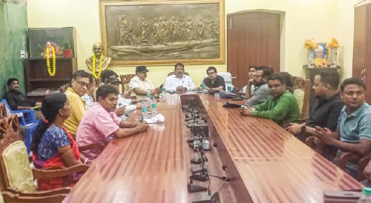বেতন বৃদ্ধির আশ্বাসে ধর্মঘট প্রত্যাহার পুরুলিয়া পুরসভার অস্থায়ী কর্মীদের