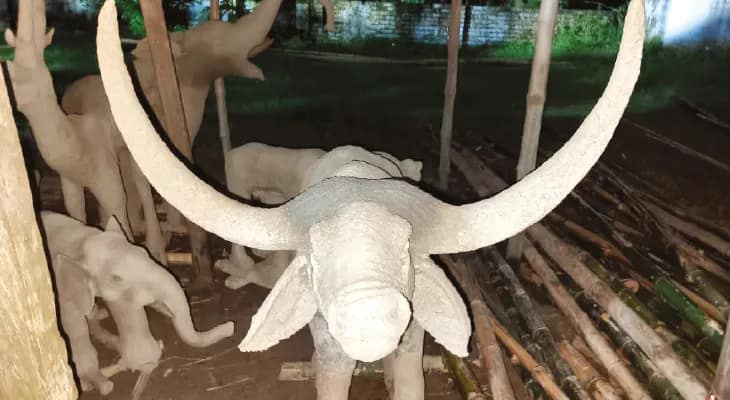 বাল্য বিবাহ রোধ থেকে জীবন্ত দুর্গা, শ্যামপুরের মণ্ডপে থিমের বাহার