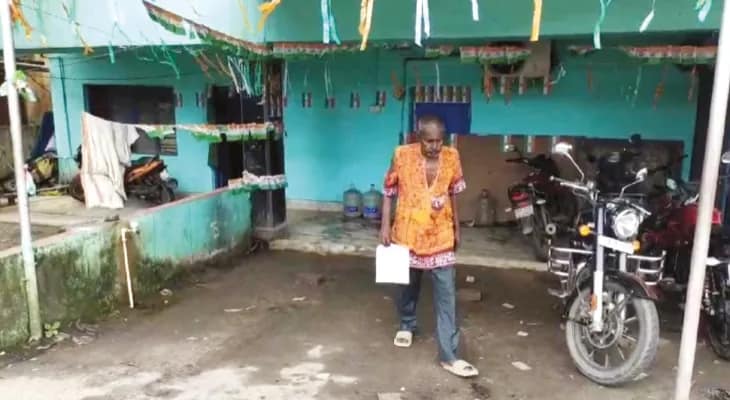 ‘তোলা’ না দেওয়ায় বৃদ্ধকে বাঁশ দিয়ে মারধর তৃণমূলের নেতার, উত্তেজনা