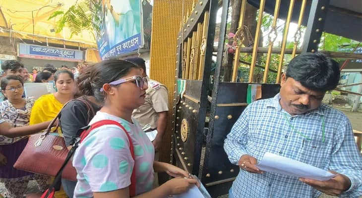 এসএসসি: পরীক্ষাকে কেন্দ্র করে বারাসত সরকারি কলেজে কড়া নিরাপত্তা