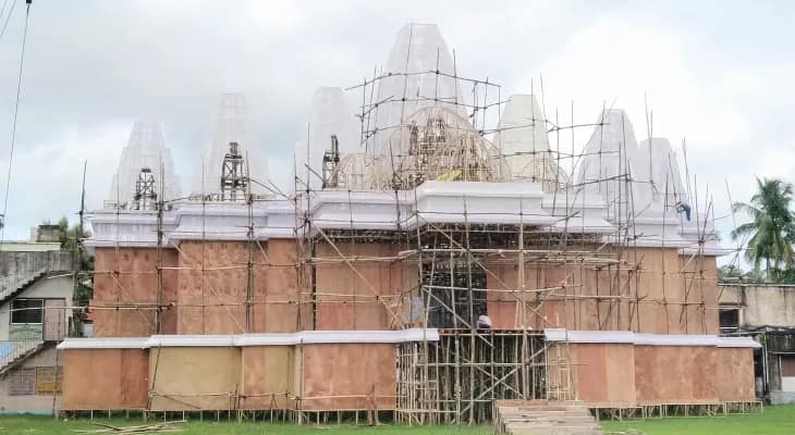থিম পুজোর দৌড়ে গড়ে উঠছে আস্ত দেশ, কোথাও আবার সামাজিক বার্তা