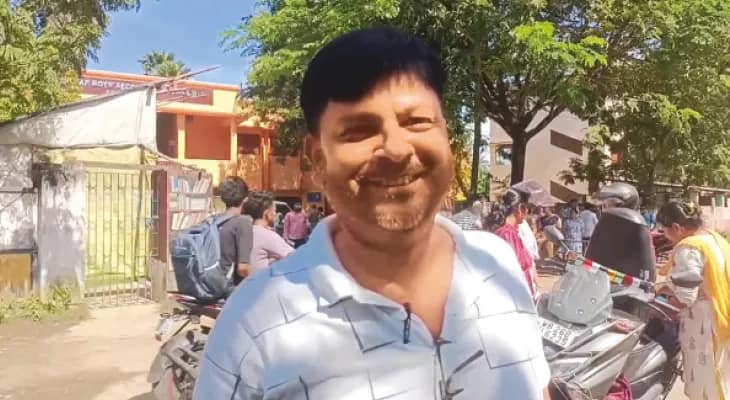 ‘চাকরিটা না রাখতে পারলে বউ পালাবে’ আক্ষেপ এসএসসি পরীক্ষার্থীর