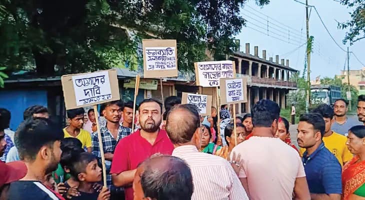 অন্যত্র ডাম্পিং গ্রাউন্ড করার দাবিতে রঘুনাথপুরে বিক্ষোভ স্থানীয়দের