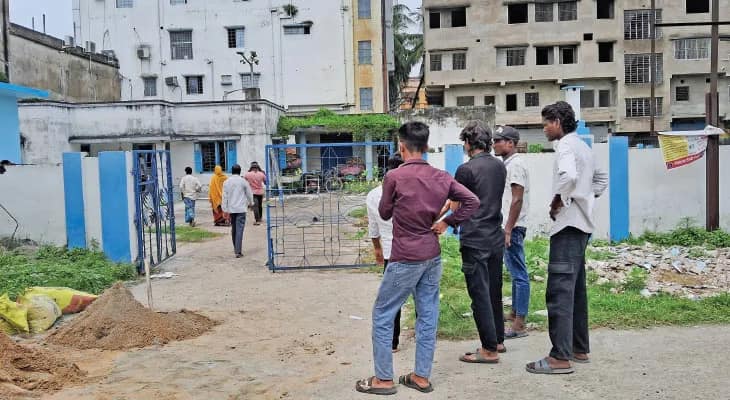 তিনদিন বন্ধুদের সঙ্গে কাটিয়ে বাড়ি ফিরে আত্মঘাতী কিশোরী, রঘুনাথগঞ্জে চাঞ্চল্য