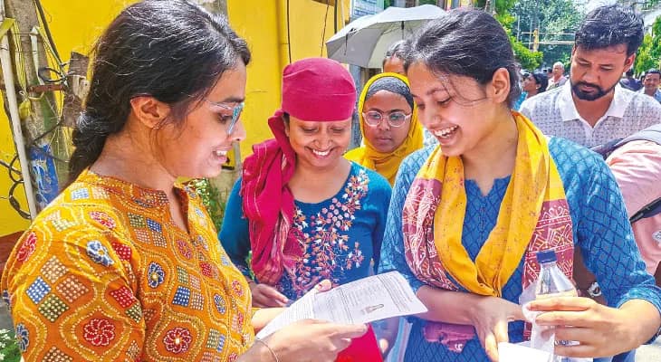 আবার আইনি প্যাঁচে বাতিল হবে না তো! পরীক্ষার ভবিষ্যৎ নিয়ে শঙ্কায় চাকরি প্রার্থীরা