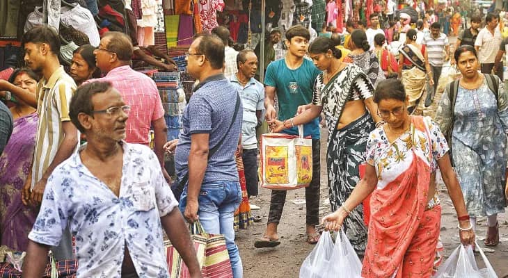 রবিবার জমজমাট পুজোর বাজার, খুশি ব্যবসায়ীরা