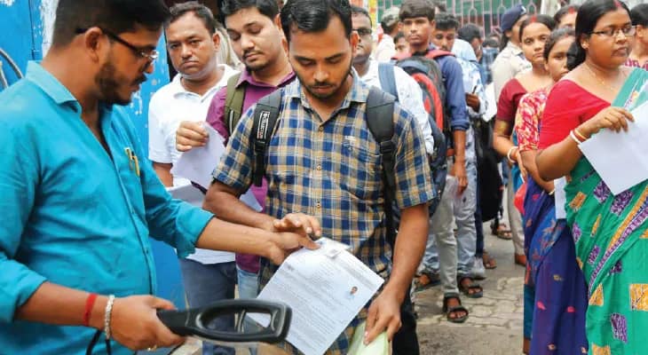 অ্যাডমিট কার্ড চেকিংয়ে তৃণমূলের ছাত্র নেতারা, উত্তেজনা কেশপুর কলেজে