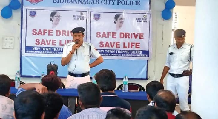 দুর্ঘটনায় পরপর মৃত্যু, ক্যাব-বাসচালক ও কনডাক্টরদের নিয়ে বৈঠক নিউটাউনে