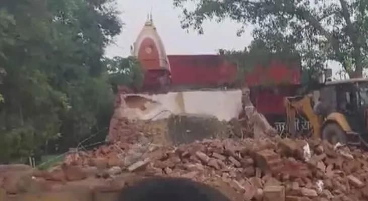 পূর্ব দিল্লির গাজিপুর ডেয়ারি ফার্ম এলাকায় আজ সকাল থেকে উচ্ছেদ অভিযান ডিডিএ এবং পুরসভার