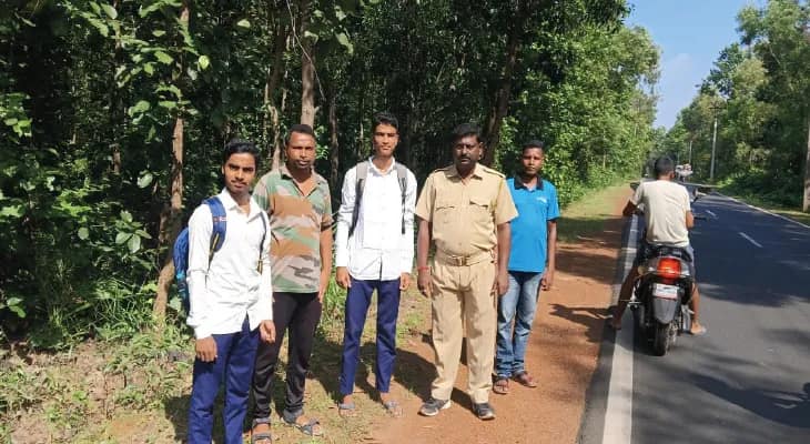 হাতির আতঙ্ক, উচ্চমাধ্যমিক পরীক্ষার্থীদের এসকর্ট করে কেন্দ্রে নিয়ে গেল বনদপ্তর