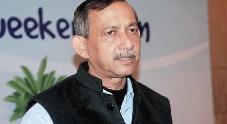 জাতি বিদ্বেষের প্রতিবাদ করে চাকরিহারা যুবক, পাশে মেয়র