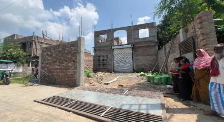 সামশেরগঞ্জে নির্মীয়মাণ বাড়ির লোহার গেট পড়ে ছাত্রের মৃত্যু, খেলার সময় অঘটন, জখম দুই শিশু হাসপাতালে