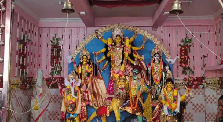 জমিদারবাড়ির কামানের আওয়াজে বসত ঘট উদগ্রামে পুজোয় এখনও বলি দেওয়া হয় সাদা পাঁঠা
