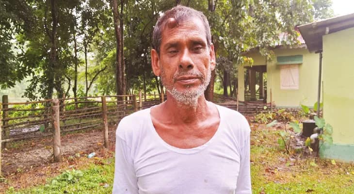 গন্ডারের সঙ্গে হাড়হিম লড়াইয়ে হার মানেননি ৫৫ বছরেও বন্যপ্রাণ রক্ষায় অবিচল গোপাল