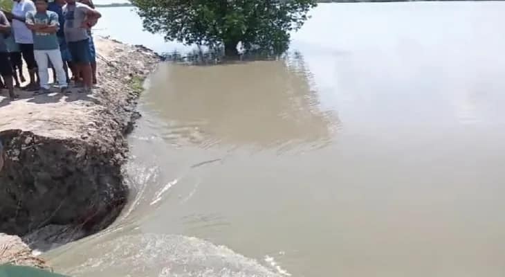 গৌড়েশ্বরের বাঁধ ভেঙে জল গ্রামে, ক্ষতি মাছের পুকুর থেকে ধানচাষে