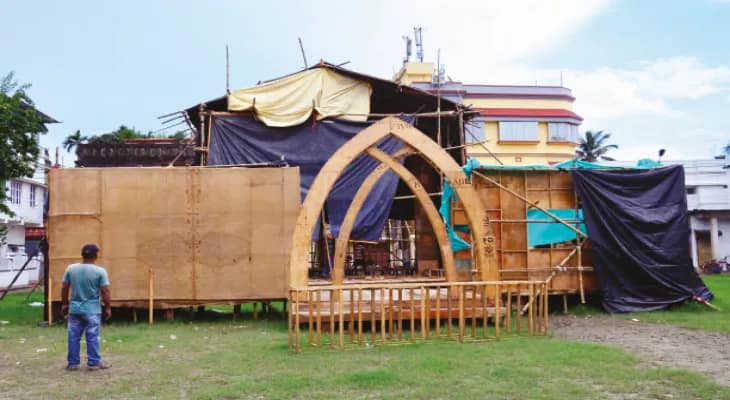 বারুইপুরে প্রগতি সংঘ-পদ্মপুকুর-ভাই ভাই সংঘে থিমের বাহার, পালপাড়ার মণ্ডপে এক একটি মুখ জানাবে হাসি-কান্নার গল্প