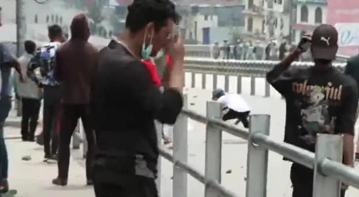 নেপালের কাঠমাণ্ডুতে ফের বিক্ষোভ, পরিস্থিতি সামলাতে কাঁদানে গ্যাসের সেল ছুড়ছে পুলিস