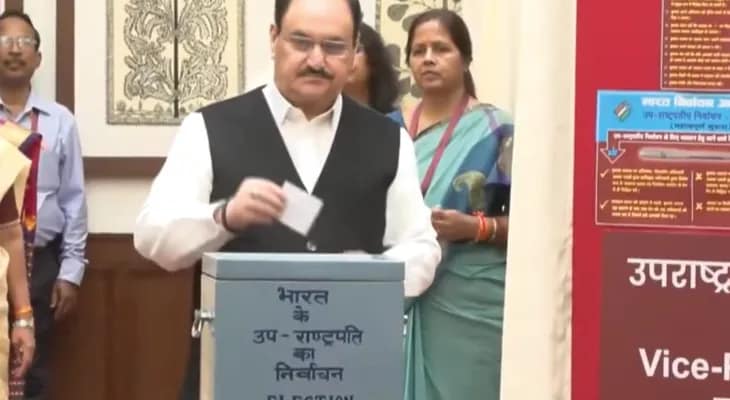 উপ রাষ্ট্রপতি নির্বাচন: সংসদ ভবনে ভোট দিলেন কেন্দ্রীয় সার ও কীটনাশক মন্ত্রী জে পি নাড্ডা