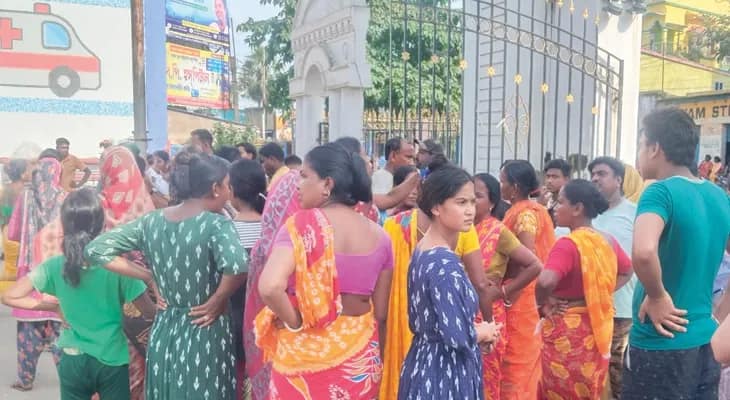 ১০ দিনের সদ্যোজাতকে চুরির অভিযোগ! আমতার গ্রামীণ হাসপাতালে ভাঙচুর চালাল ক্ষুব্ধ জনতা