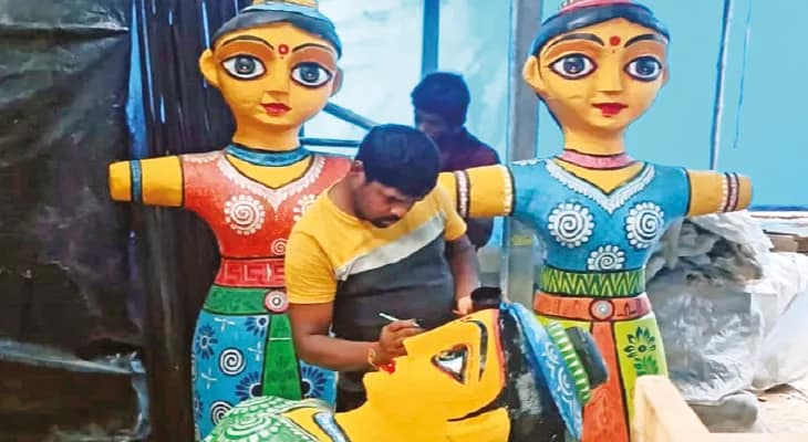 দুধেশ্বর ধানের শিষ-কাচের টুকরো  প্রতিমা তৈরির উপাদানেই চমক ক্যানিংয়ে