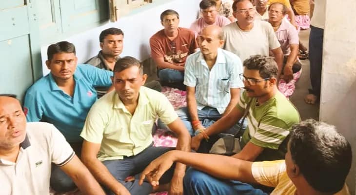 মিটল সমস্যা, মঙ্গলবারই বেতন পেলেন এনবিএসটিসি’র কর্মীরা