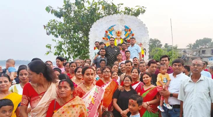 দেবীর বোধনের পরই মণ্ডপে পুজো হয় নবদ্বীপের প্রাচীন বুড়ো শিবের