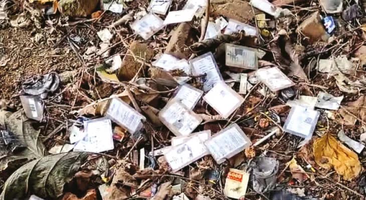 সালানপুরে আবর্জনার স্তূপে উদ্ধার প্রচুর ভোটার কার্ড, তদন্ত শুরু